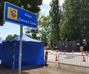 Drive-thru w Lesznie. Na darmowe badania zapisało się ponad 500 osób