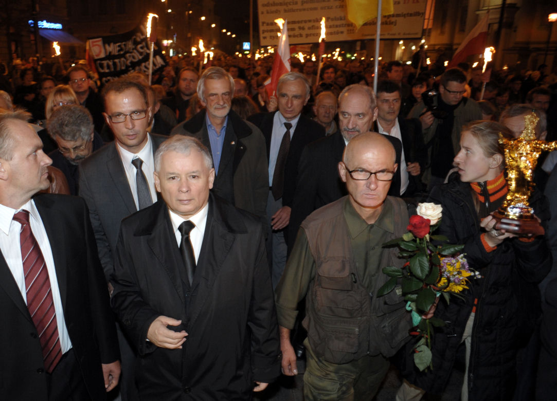 Marsz pamięci na Krakowskim Przedmieściu