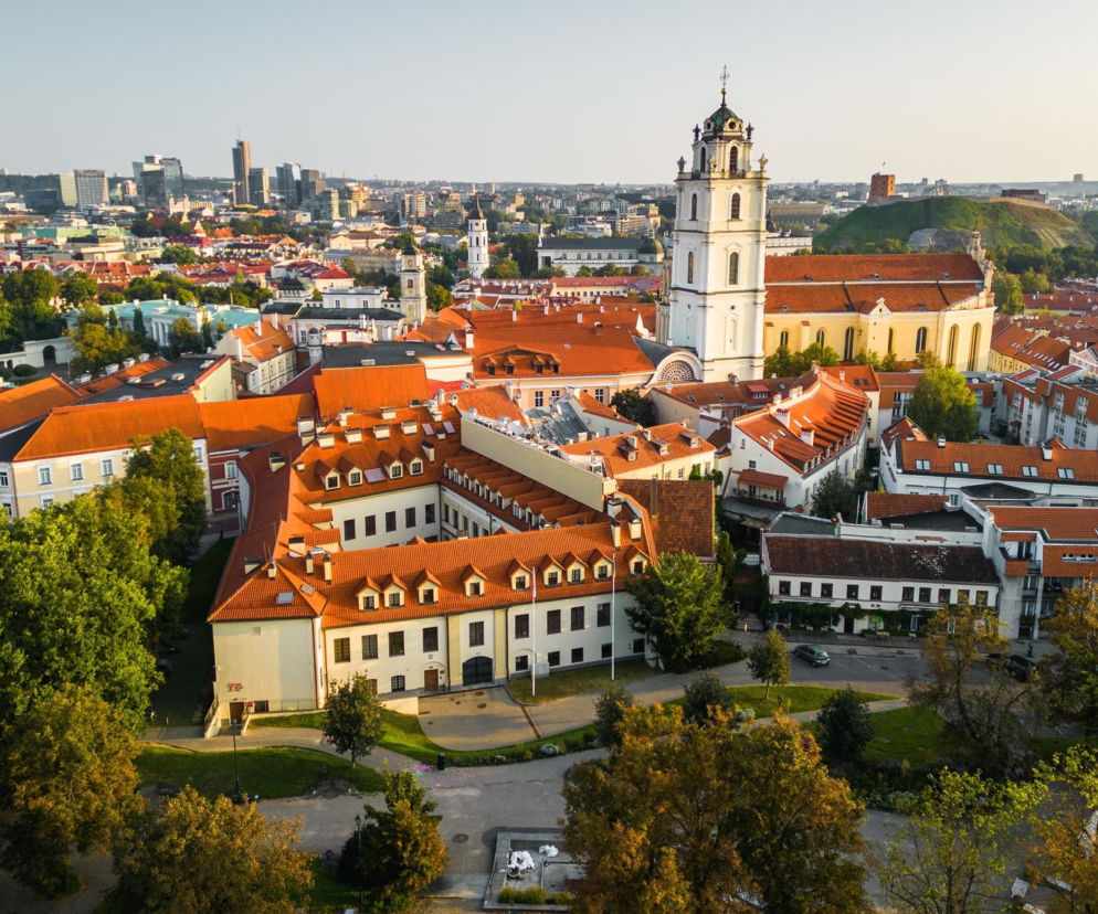 Panorama Wilna z lotu ptaka. O fałszywym alarmie z powodu ptaków na Litwie przeczytasz na SE.