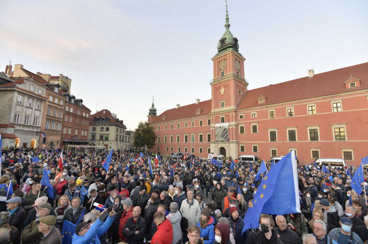 Ogromny protest w Warszawie. Tłumy ruszyły ulicami miasta, nie obyło się bez incydentów.