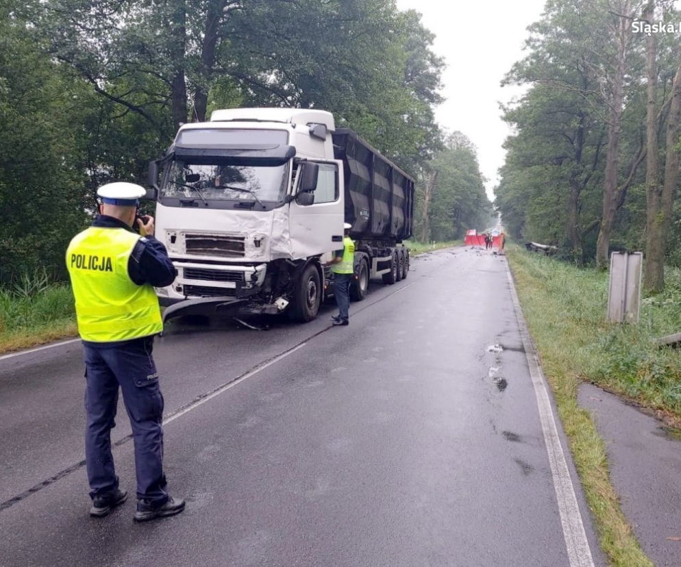 Koszmarny wypadek w Śląskiem. Bus zderzył się z ciężarówką! Są ofiary śmiertelne