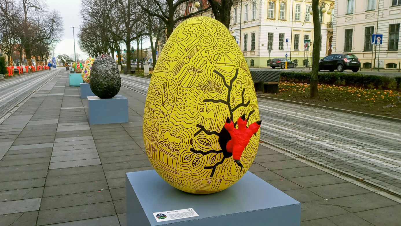 Gigantyczne pisanki w Alei Kwiatowej