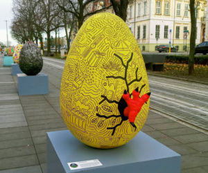 Gigantyczne pisanki w Alei Kwiatowej