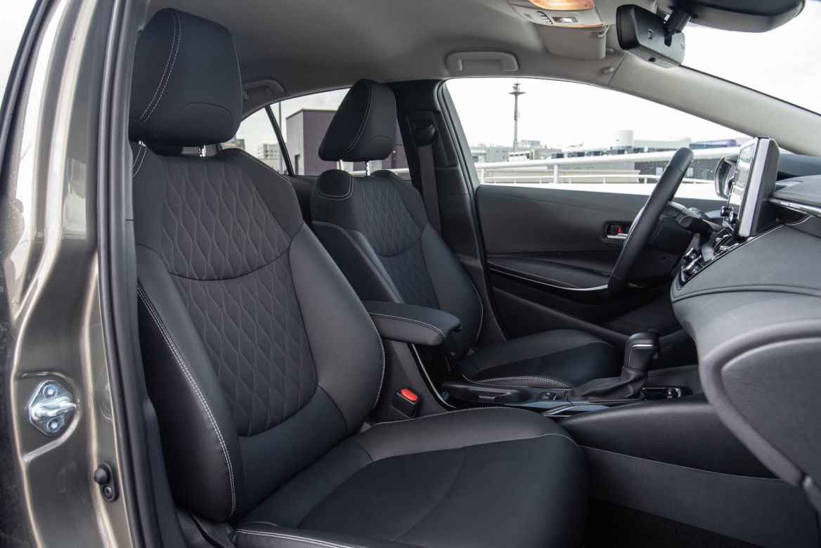 Toyota Corolla Sedan 1.8 Hybrid 122 KM e-CVT