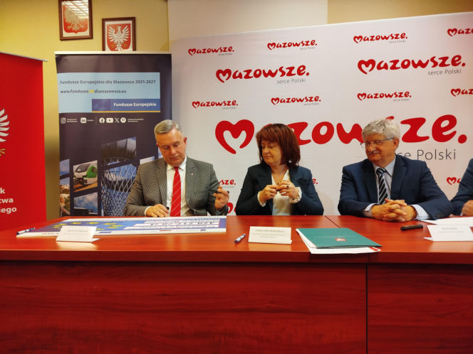 Podpisanie umowy na dotację unijną dla SPZOZ w Węgrowie na remont przychodni w Łochowie