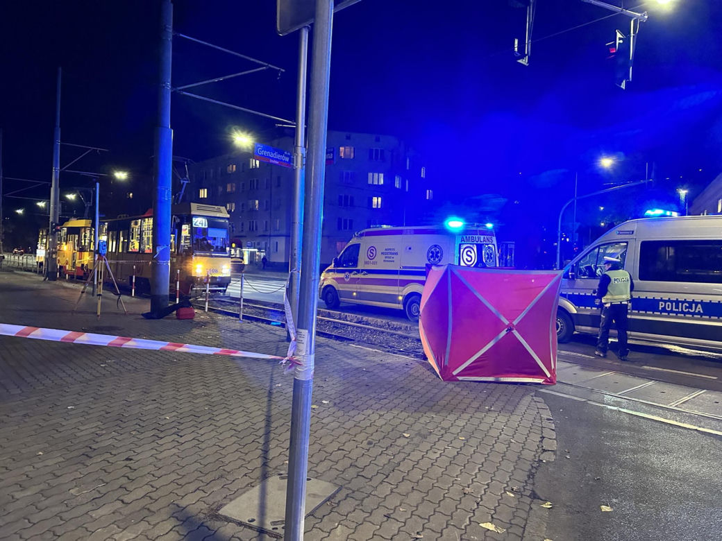 Śmiertelny wypadek na al. Waszyngtona. Tramwaj potrącił pieszego