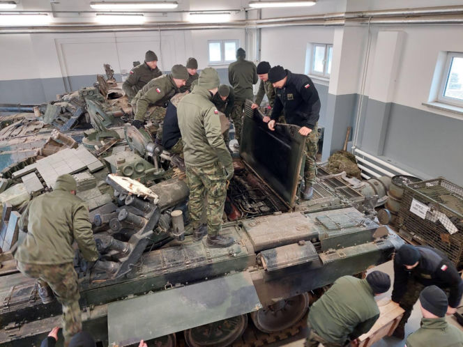 "Zawiszacy" za sterami legendy. Nowi kierowcy czołgów PT-91 w 15. Brygadzie