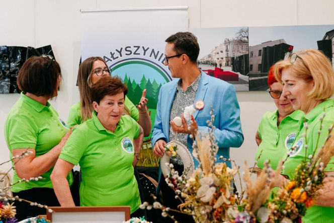 Starachowice tętnią tradycją! Trwa pierwszy Festiwal Kół Gospodyń i Gospodarzy Wiejskich „Lokalne pasje”