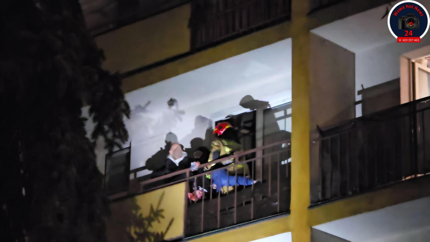 Groził skokiem z balkonu na Ochocie. Szybka akcja służb ratunkowych
