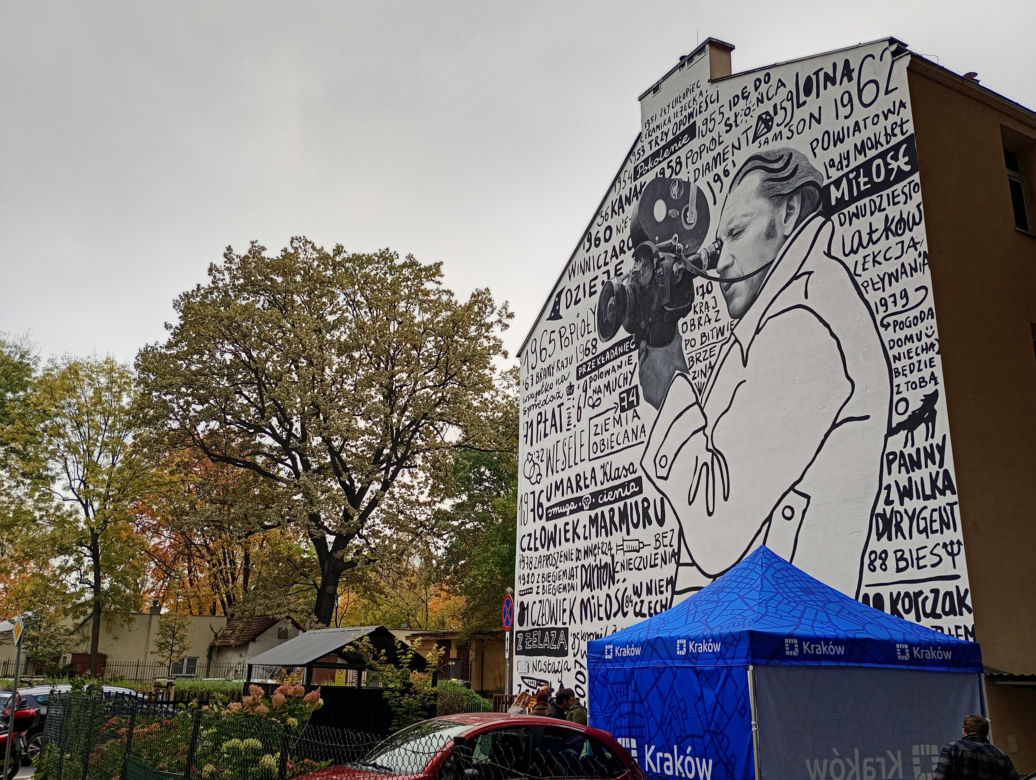 Nowy mural w Krakowie na cześć Andrzeja Wajdy. Żona reżysera nie kryje zachwytu