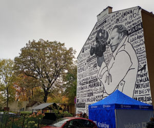 Nowy mural w Krakowie na cześć Andrzeja Wajdy. Żona reżysera nie kryje zachwytu
