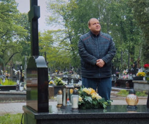 M jak miłość, odc. 1609: Tadeusz (Bartłomiej Nowosielski) na grobie dziewczyny Moniki