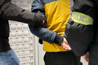 Butelka wódki za 62 zł może kosztować go pięć lat wolności! 43-latek zdenerwował się w supermarkecie [GALERIA]