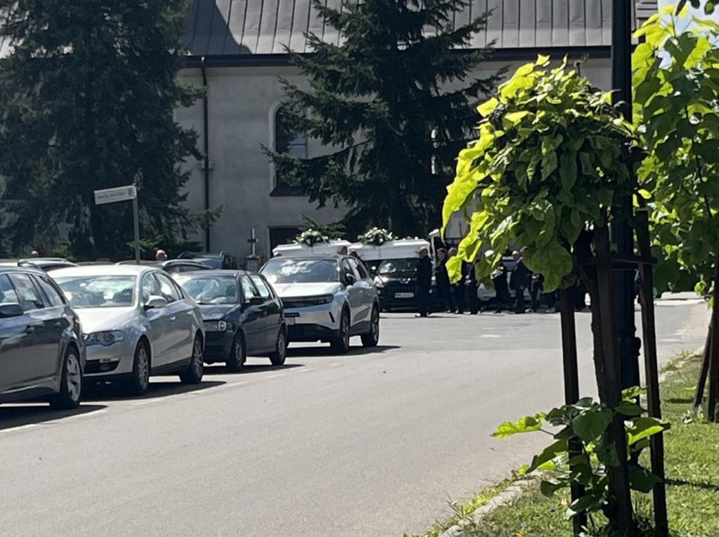  Pogrzeb rodzeństwa w Tuszowie Narodowym. Dominika i Grzegorz zginęli w wypadku. Trafili na pijanego kierowcę lawety