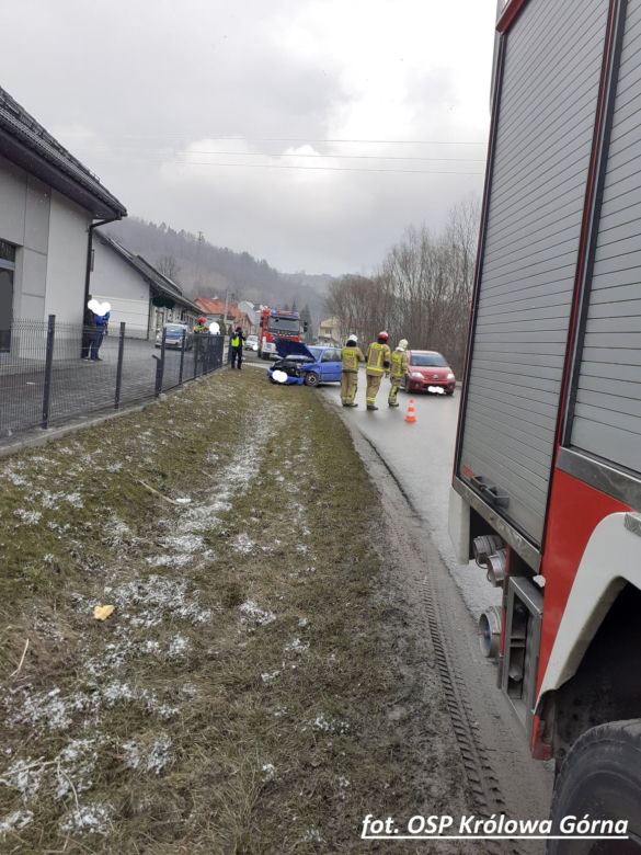 W Kamionce Wielkiej ZDERZYŁY SIĘ dwa samochody. Niebezpieczny początek weekendu