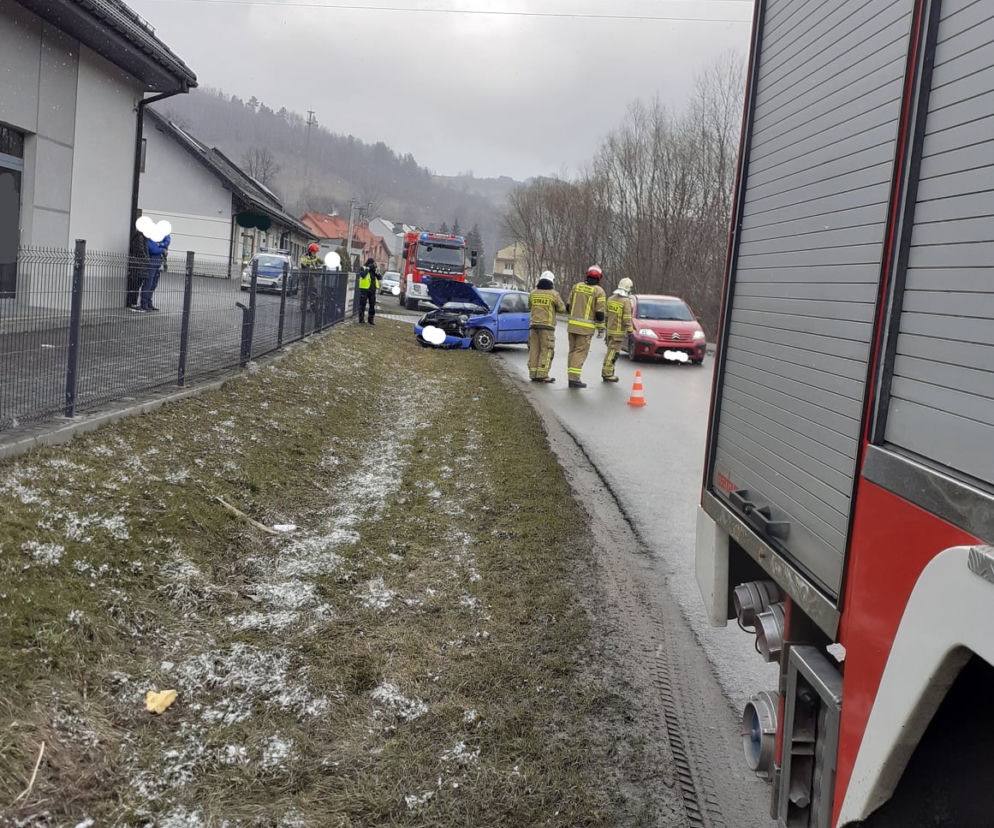 W Kamionce Wielkiej ZDERZYŁY SIĘ dwa samochody. Niebezpieczny początek weekendu