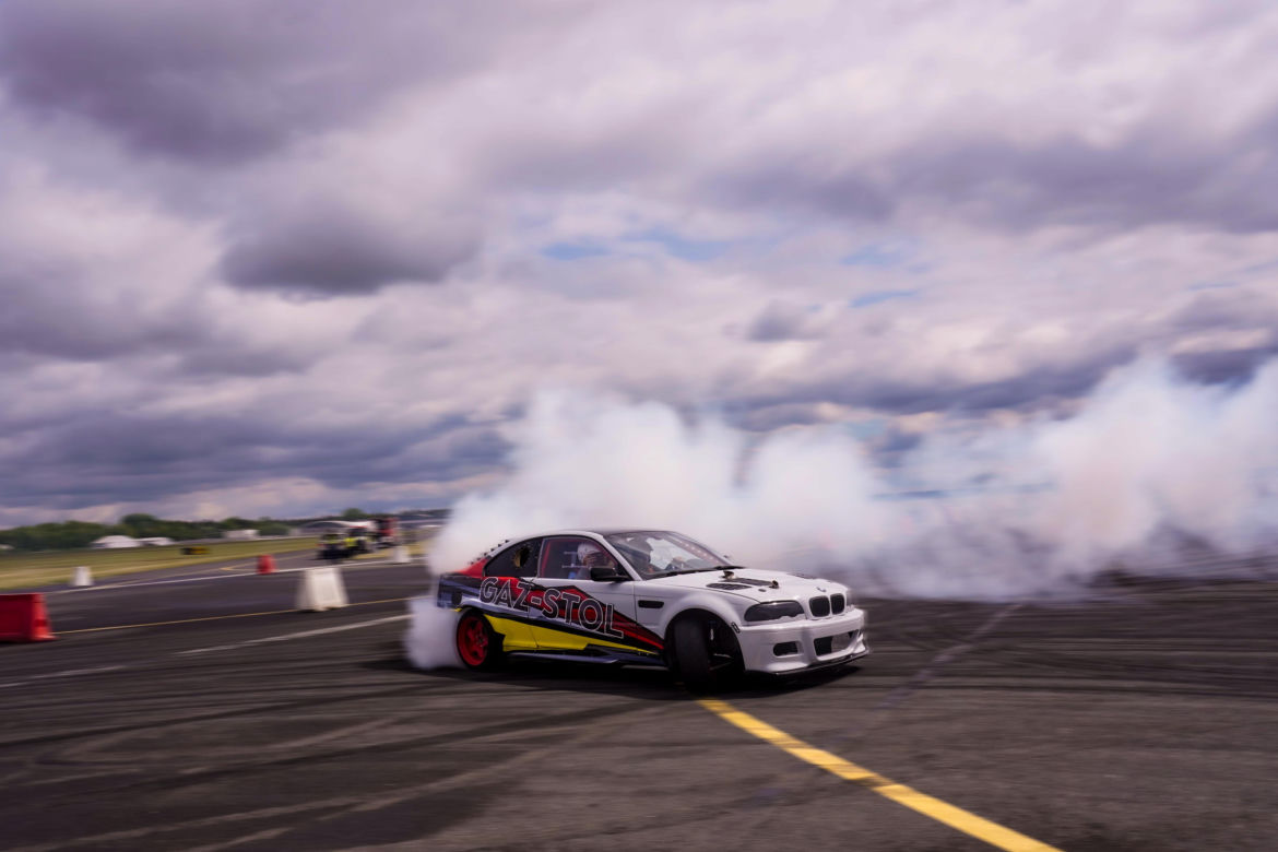 SkillZone Festiwal - motoryzacyjne emocje na lotnisku w Mielcu