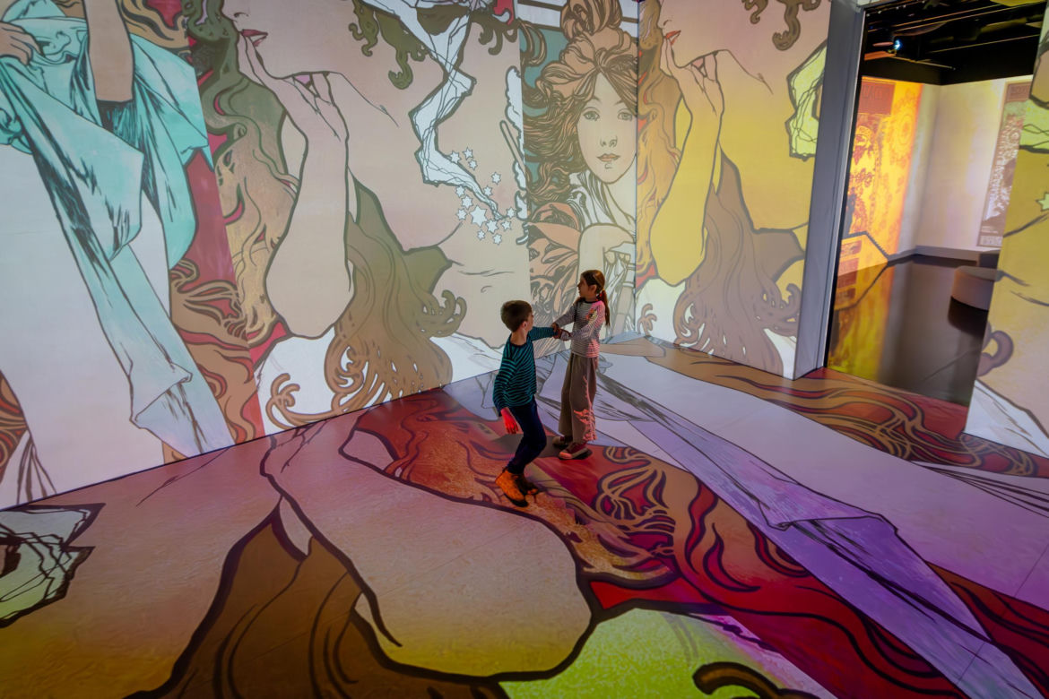 Alfons Mucha w Art Box Experience
