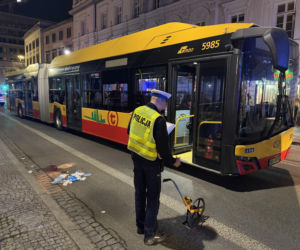 Autobus potrącił kobietę na Nowym Świecie