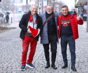 Sportowcy i aktorzy pod siedzibą TVN