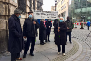 Rada Miejska Wrocławia. Odbiorą tytuł kardynałowi Gulbinowiczowi. To jak odrywanie plastra 