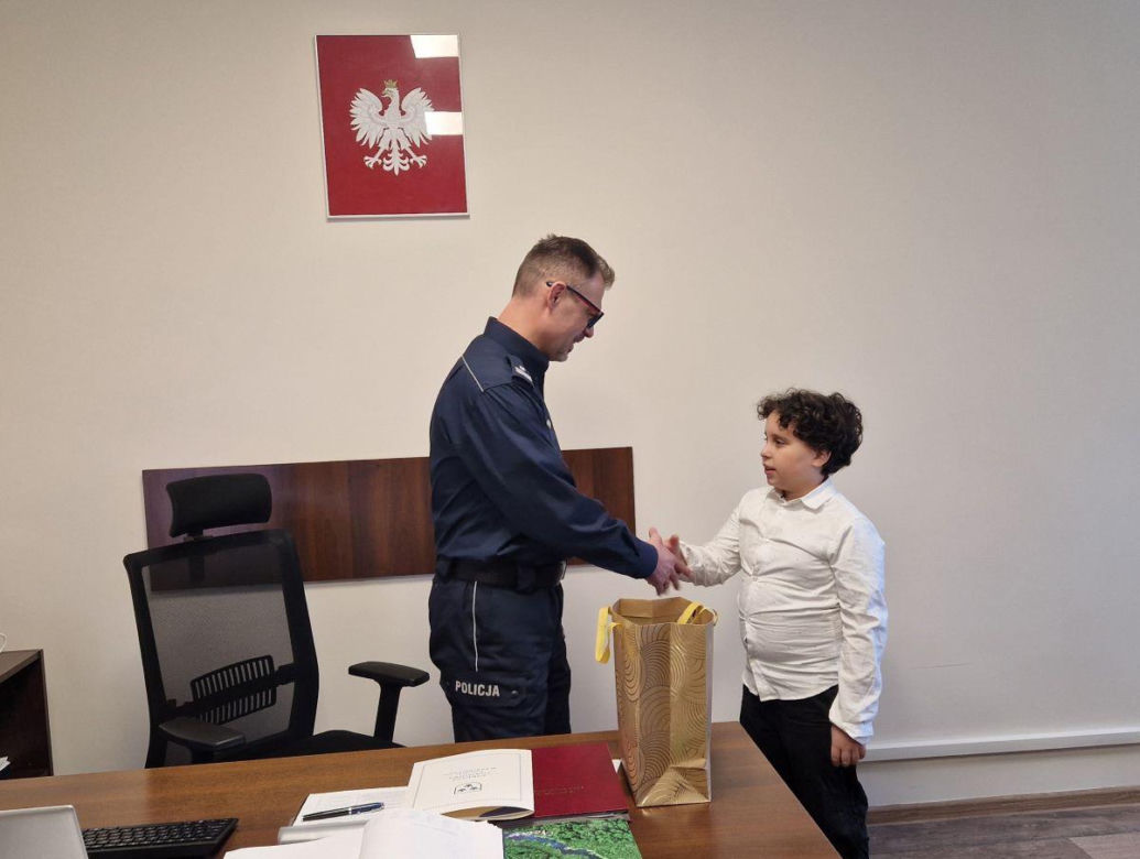 9-letni Omar jednym telefonem uratował życie mamy