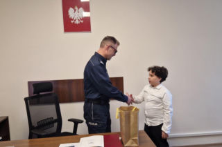 Jego mama potrzebowała pilnej pomocy. 9-latek od razu chwycił za telefon