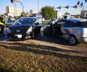 Wypadek z udziałem dwóch osobówek i autobusu w Bydgoszczy! [ZDJĘCIA]