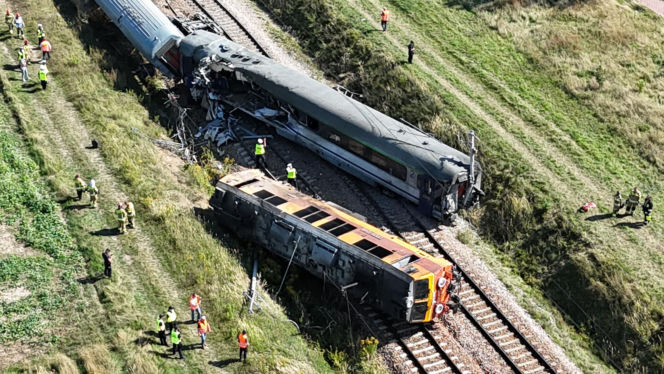 Wstrząsające zdjęcia z katastrofy kolejowej na Mazowszu
