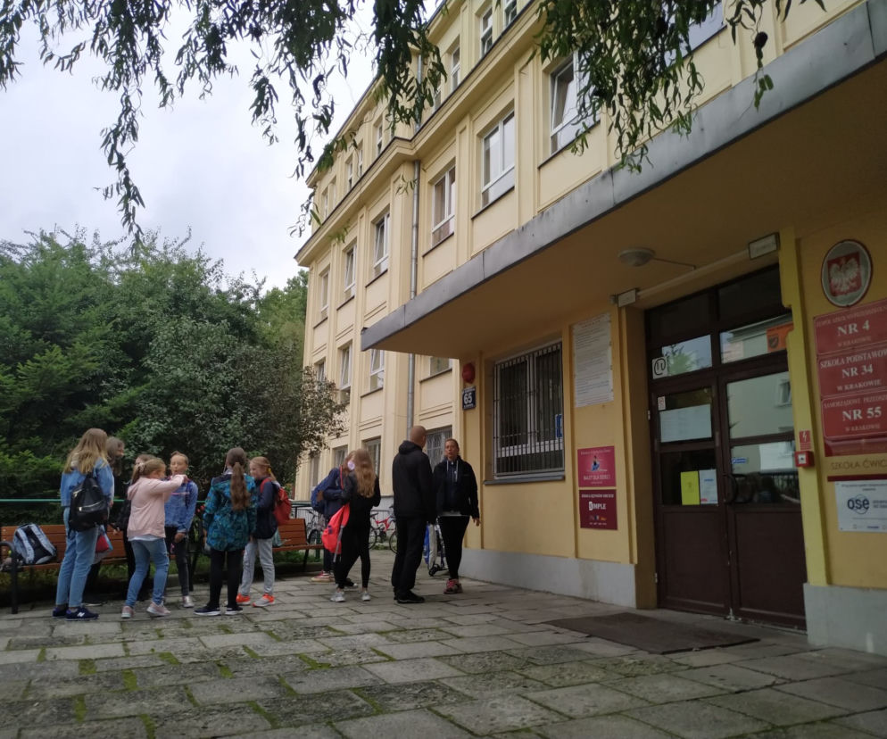 Szkoły szykują się na rozpoczecie roku szkolnego. Nauka stacjonarnie, ale ostrożnie