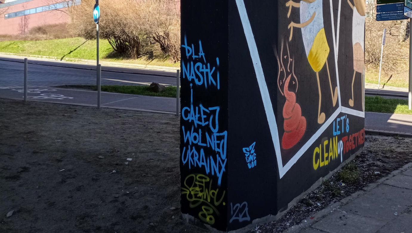 Polak i Ukrainiec wspólnie "sprzątają" świat. Nowy antywojenny mural w Szczecinie