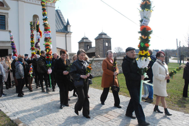 Niedziela Palmowa 2026 w gminie Brody. Barwna procesja i rekordowe palmy w Krynkach
