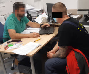 Wielka awantura między handlarzami choinek. Użyto... piły motorowej!