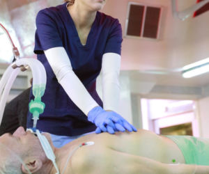 Nadchodzi „Sortownia”! Andrzej Chyra jako lekarz SOR-u w mrocznym serialu, jakiego jeszcze nie było