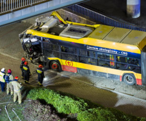 Autobus miejski wjechał w przejście podziemne przy Dworcu Zachodnim