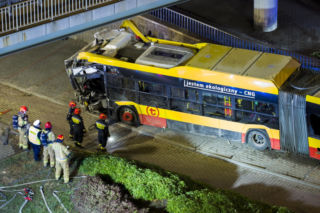 Autobus miejski wjechał w przejście podziemne przy Dworcu Zachodnim