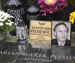 Tak wygląda grób Krzysztofa Piesiewicza