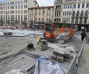 Nowe oblicze placu Wolności. Kwiaciarnie już zamontowane, koniec prac coraz bliżej