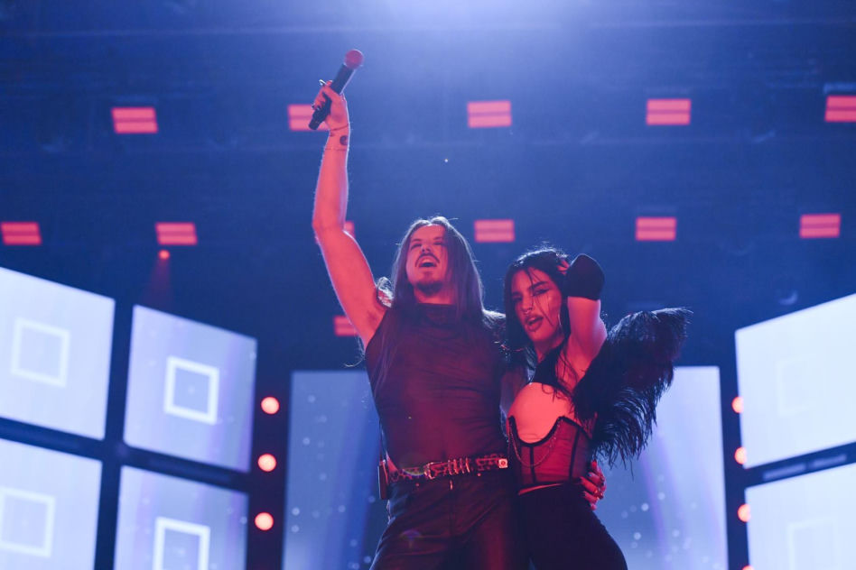 Michał Szpak przyłapany bez spodni za kulisami koncertu. Tego nie pokazali w TV!
