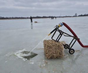 Wycinanie przerębli na zalewie siedleckim 2026