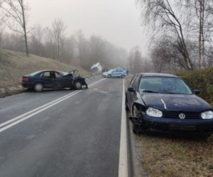 Bystrowice: Autobus uderzył w DWA auta! Było ślisko, policjanci apelują do kierowców