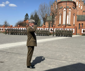 Uroczystość w Dębem Wielkim. Dwulecie sztandaru Cichociemnych pod patronatem MON