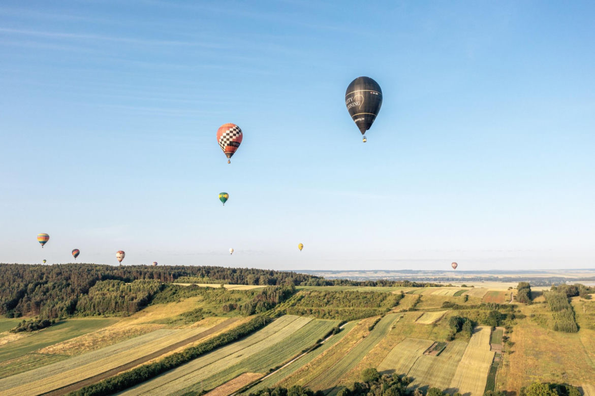 Balonowe Świętokrzyskie w Pińczowie. Nocne pokazy balonów skradły serca! Wielka fiesta zachwyciła tysiące!