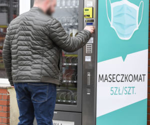 W Toruniu uruchomiono pierwsze maseczkomaty