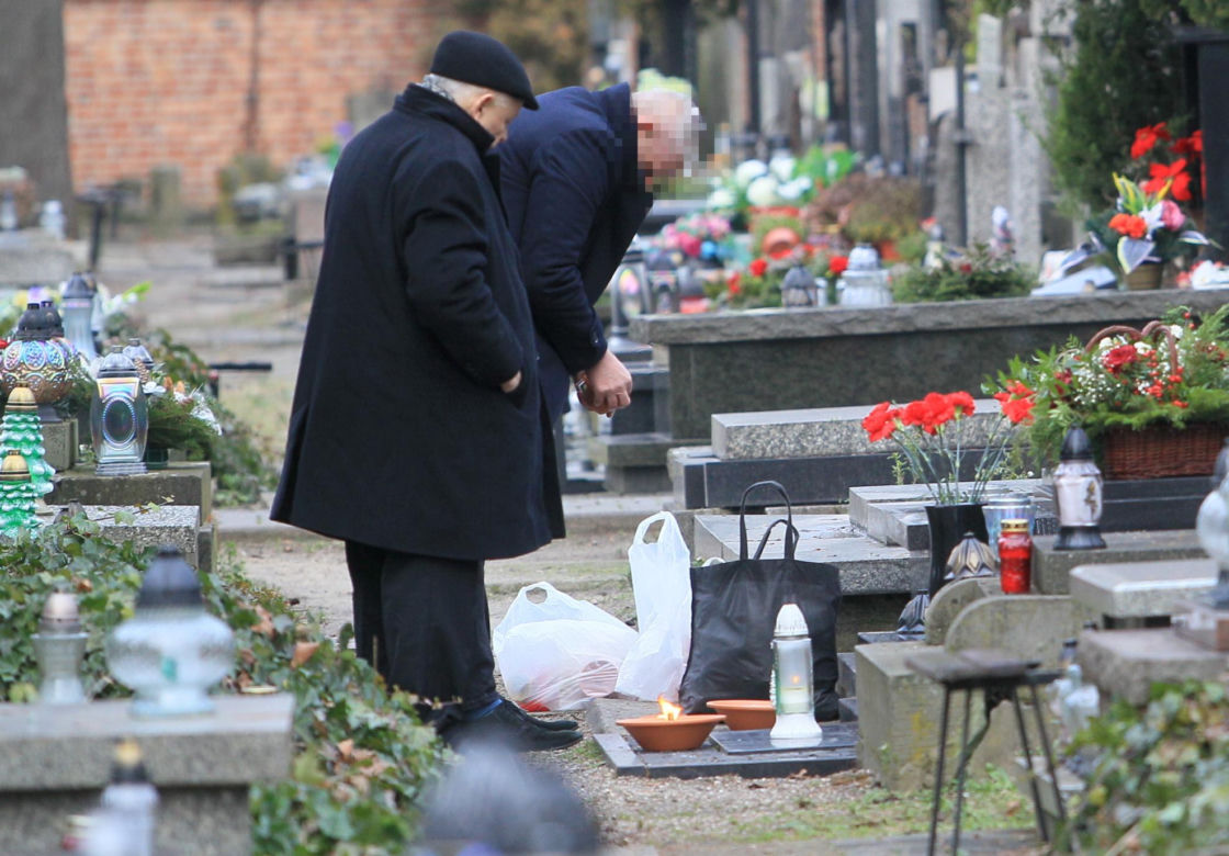 Kaczyński pojechał w święta na cmentarz