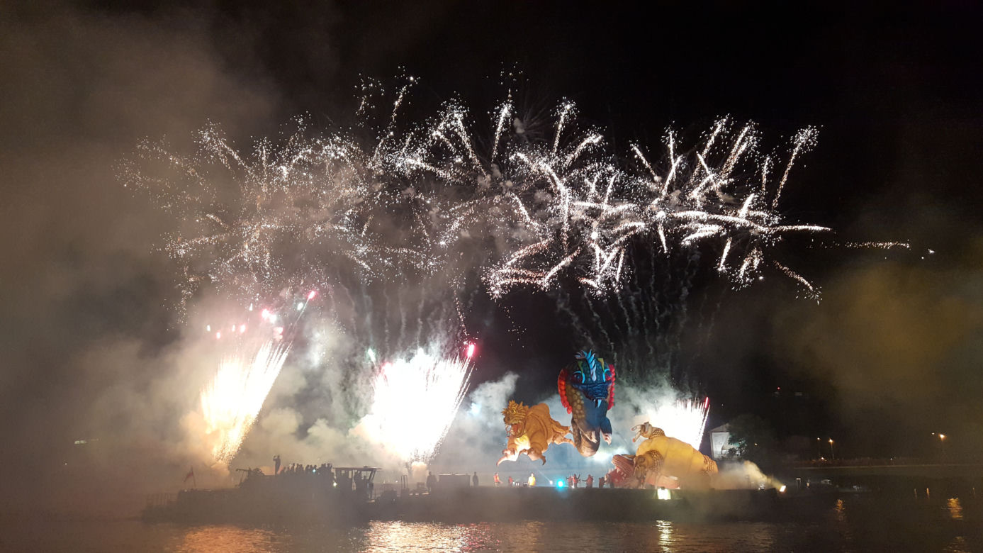 Parada Smoków 2016: Wielkie Widowisko Plenerowe na Wiśle [GALERIA ZDJĘĆ, WIDEO]