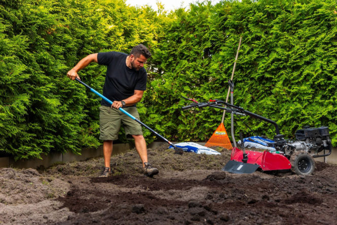 Nowoczesna glebogryzarka ułatwia pracę w ogrodzie na wiosnę