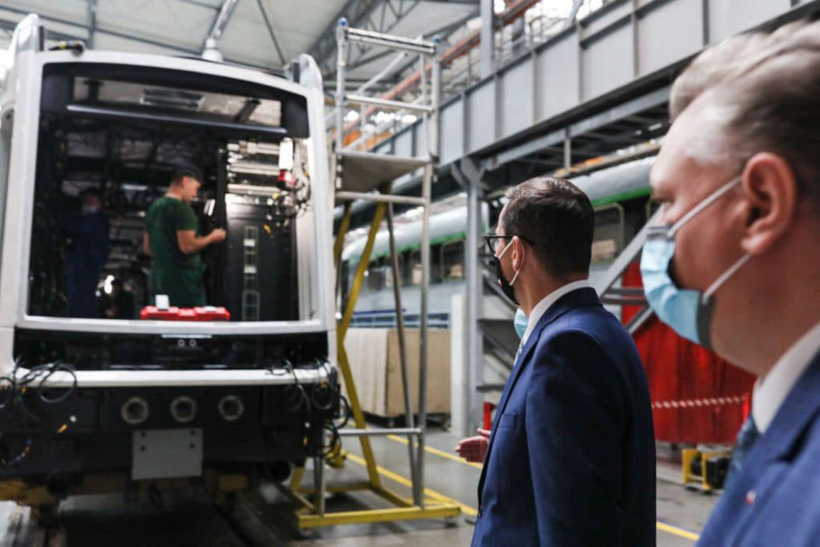 Mateusz Morawiecki w zakładzie PESA Bydgoszcz SA.