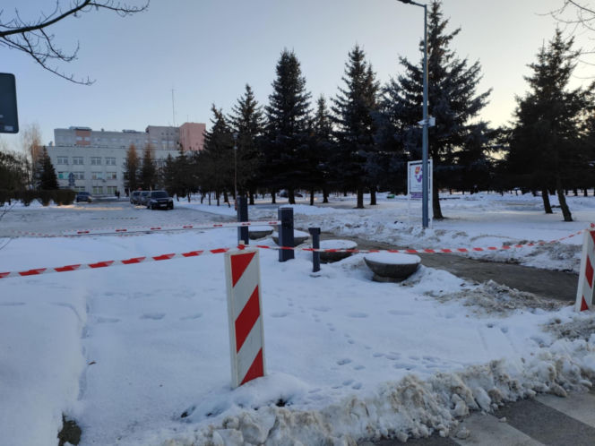 Łomża. Za parking przy szpitalu zapłacimy w automacie. Nowe zasady korzystania z parkingu od 9 lutego