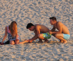 Pierwsza miłość. Asia (Paulina Gałązka), Mikser (Błażej Michalski), Radek (Mateusz Banasiuk)